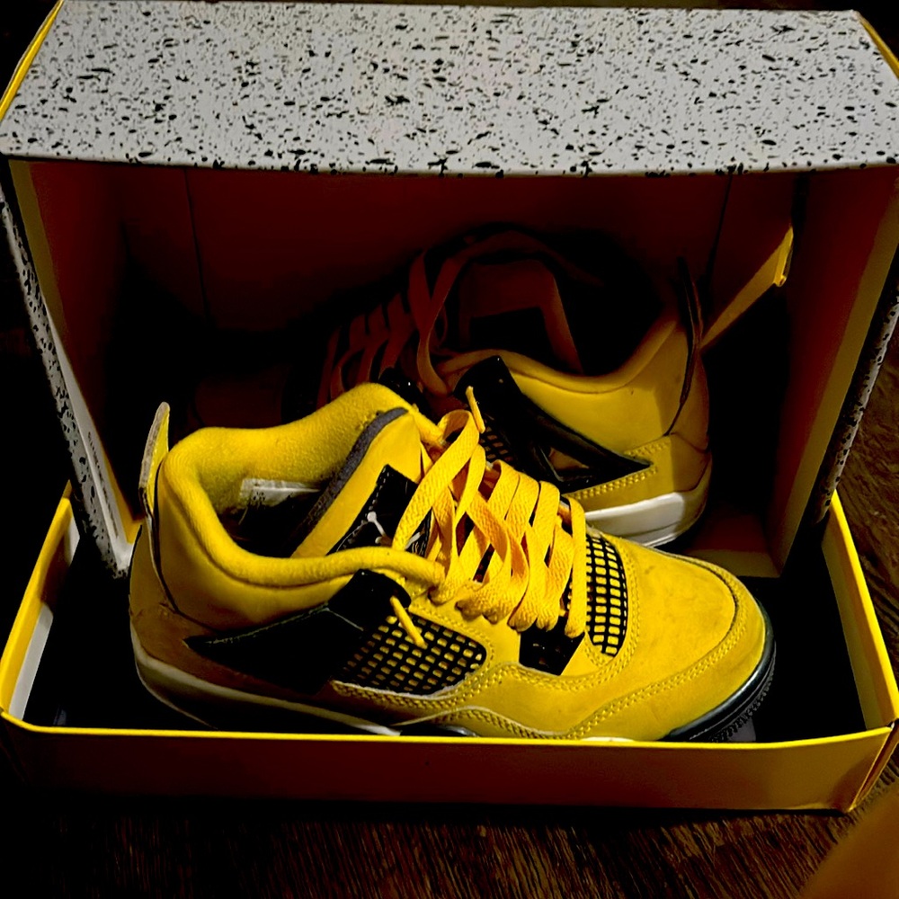 Jordan 4 Retro ‘lightning’ 2021